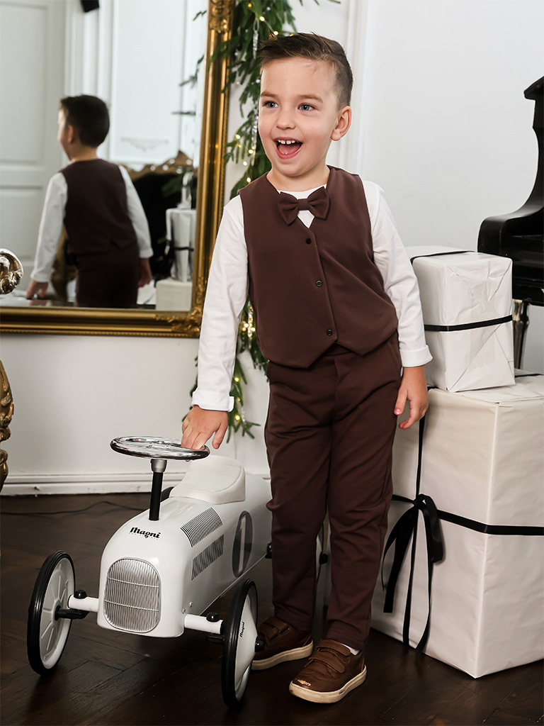 Elegancki komplet dla chłopca brązowy