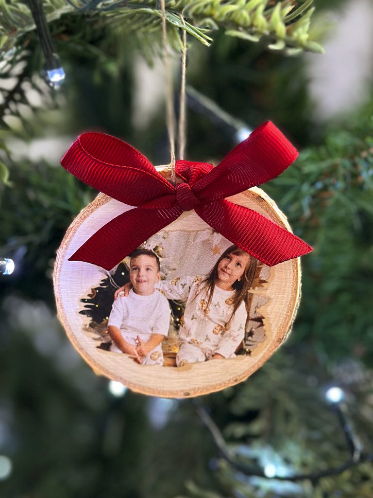 Drewniana bombka ze zdjęciem