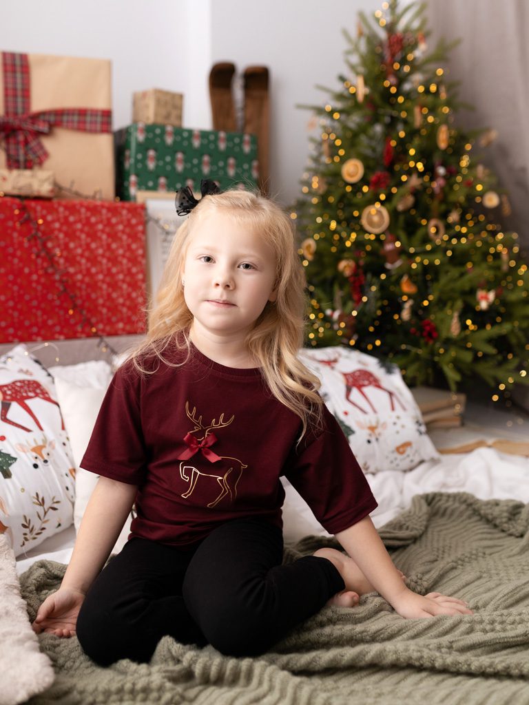 Koszulka dziecięca z nadrukiem złotego renifera