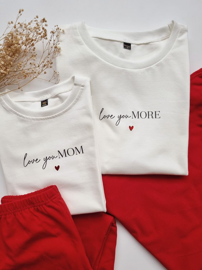 Komplet piżam dla mamy i dziecka love you