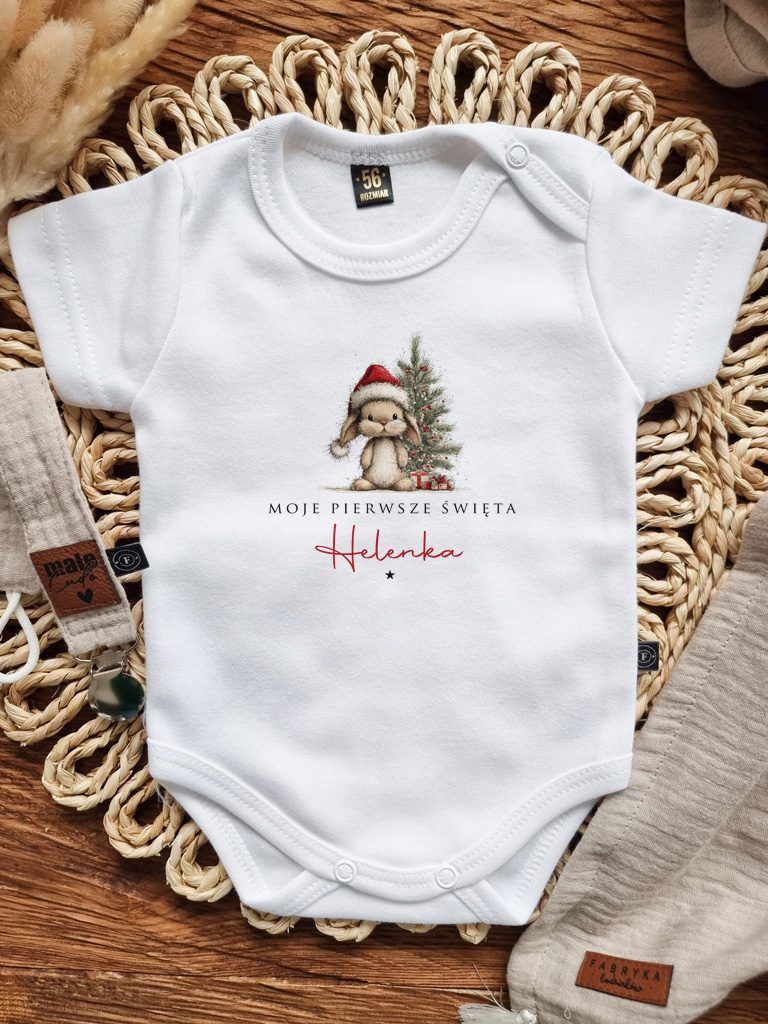 Body niemowlęce króliczek przy choince pierwsze święta