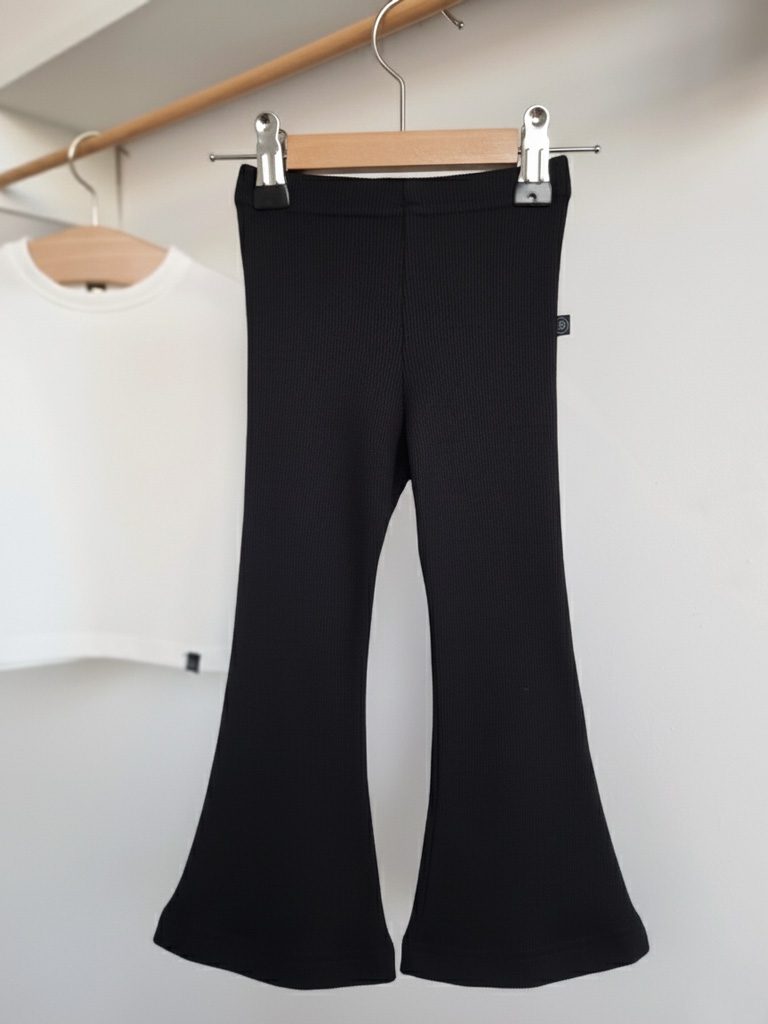 Spodnie dziecięce prążkowane dzwony czarne