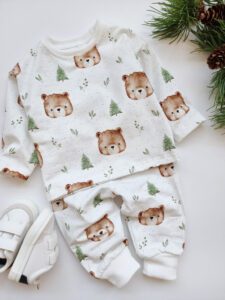 Niedźwiadki w lesie