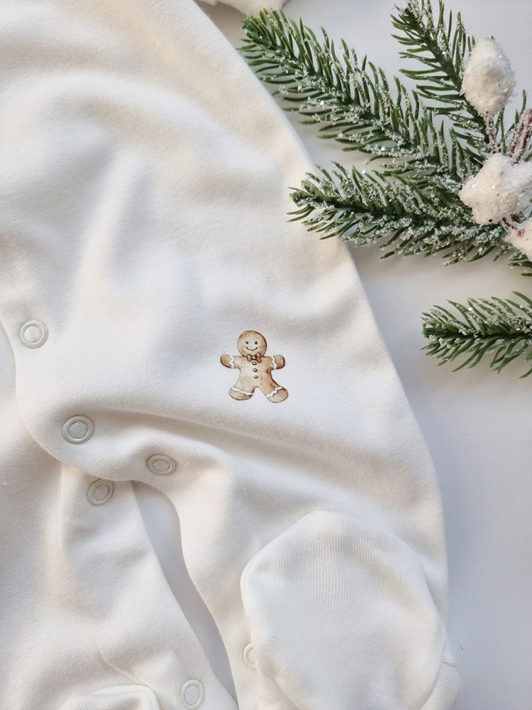 Pajacyk niemowlęcy ze stópkami pierniczki - obrazek 3