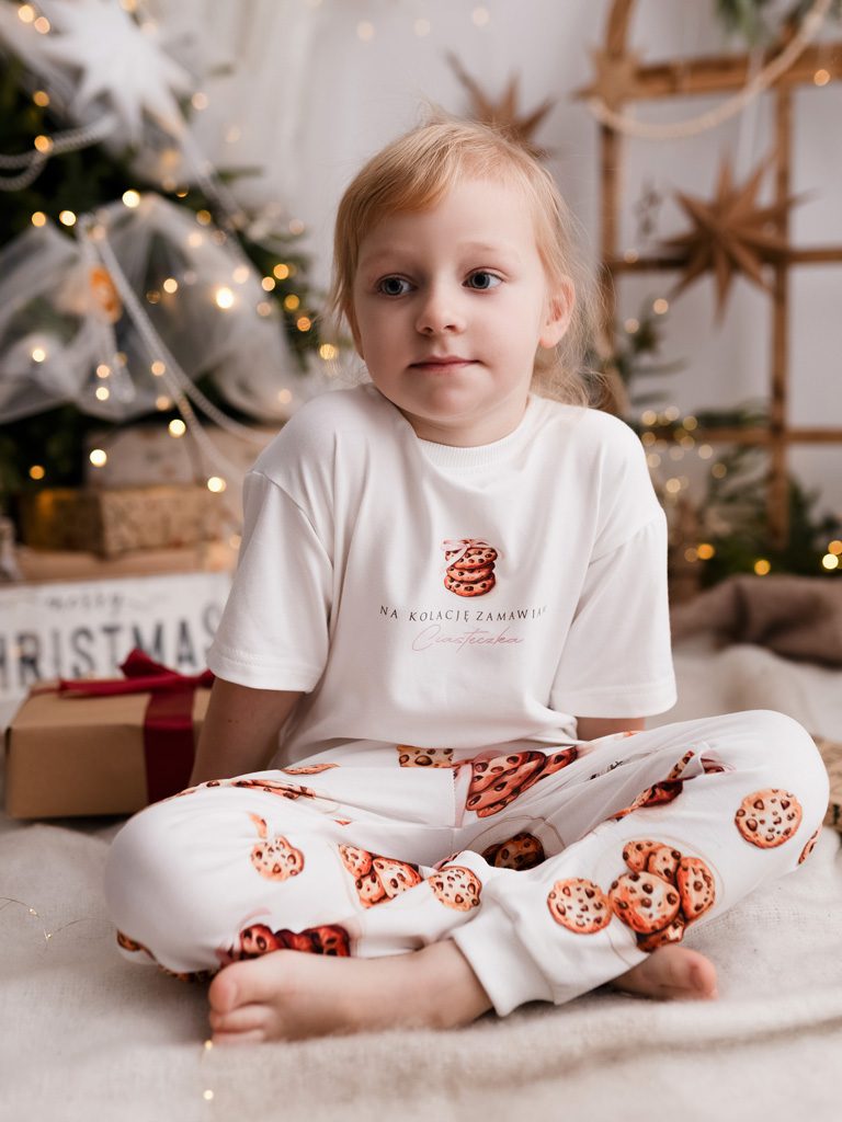 Piżama dla dziecka z nadrukiem na kolację zamawiam ciasteczka