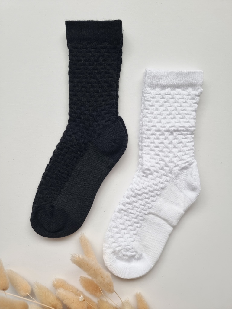 Skarpetki dziecięce z tłoczeniem