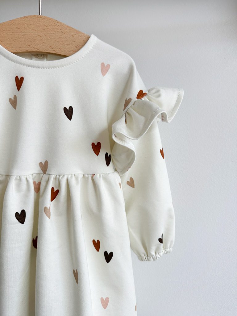 Sukienka z długim rękawem z falbankami kolorowe serduszka - obrazek 4