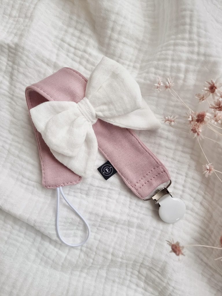 Zawieszka do smoczka kokardą