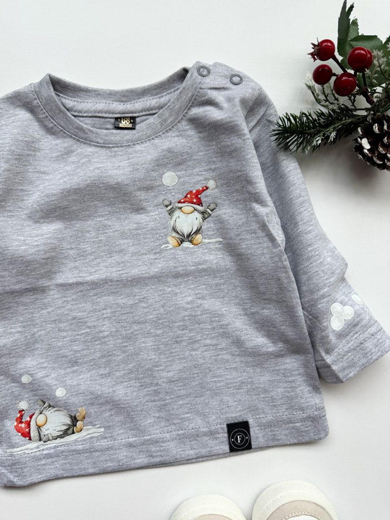 Szara koszulka dla dziecka z nadrukiem skrzatów