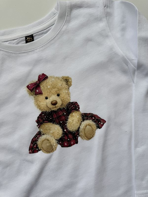 Koszulka biała długi rękaw miś w bordowej sukience rozmiar 122