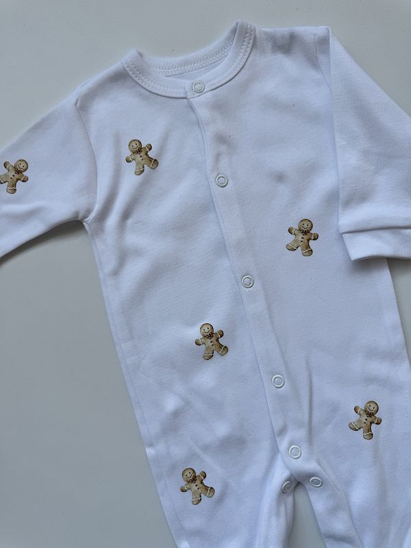 Pajacyk biały ze stópkami w pierniczki 62