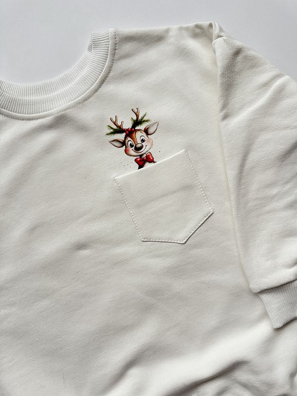Bluza ecru z reniferem w kieszonce 98