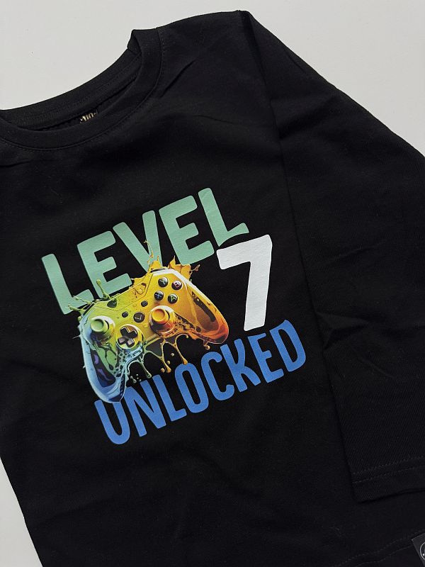 Koszulka czarna długi rękaw level 7 unlocked rozmiar 110