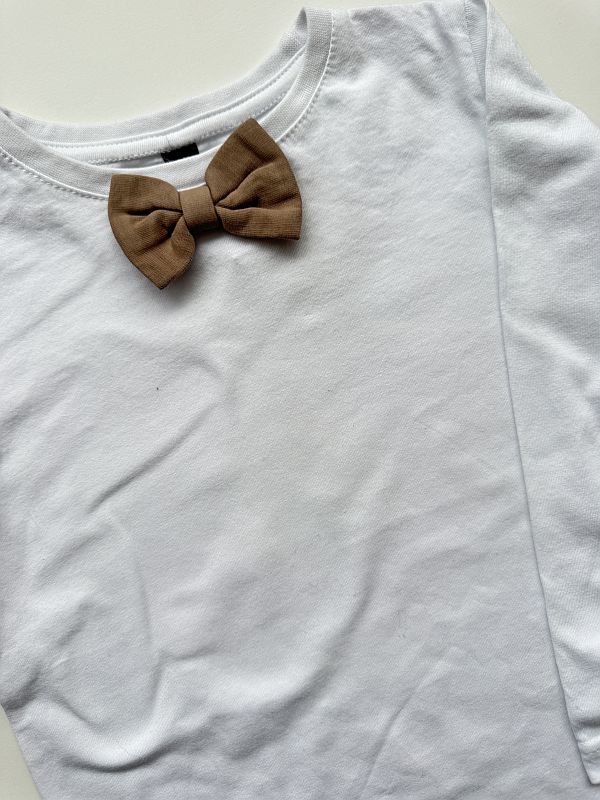 Koszulka biała długi rękaw kawowa mucha rozmiar 110