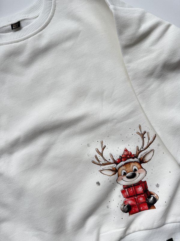 Bluza ecru z reniferem z prezentem 104