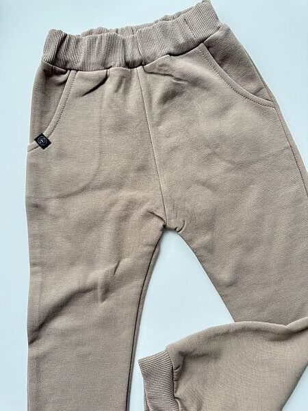 Spodnie dresowe kawowe rozmiar 104