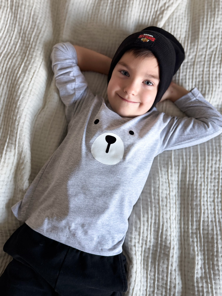 Szara koszulka/body z nadrukiem buzi misia - obrazek 4