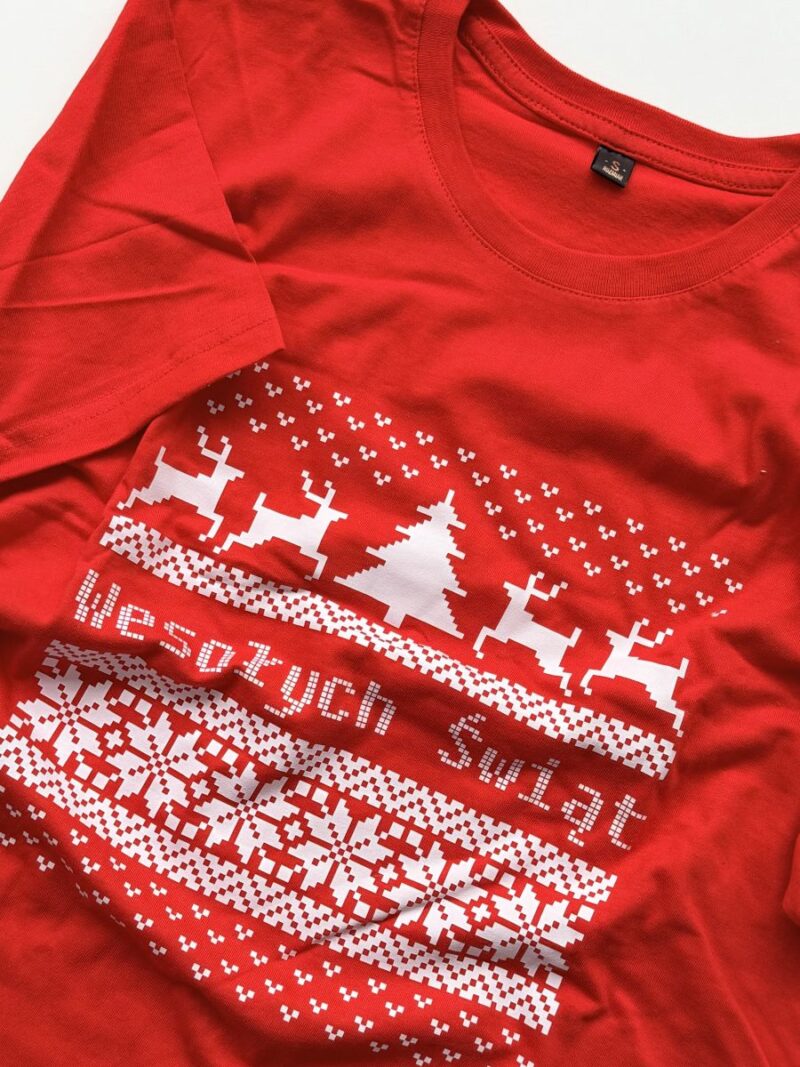 Koszulka męska czerwona z nadrukiem sweterka rozmiar S