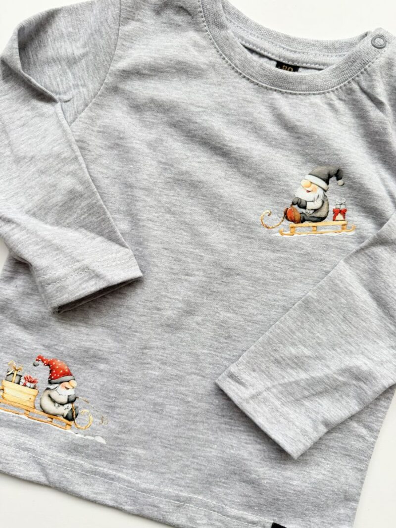 Koszulka szara z długim rękawem z krasnalami na sankach rozmiar 80