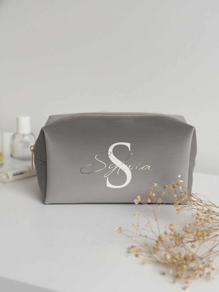 Kosmetyczka z nadrukiem inicjału z imieniem