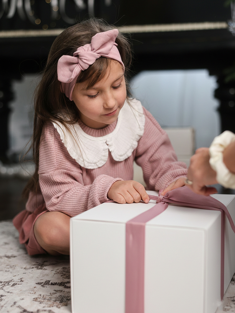 Maskotka króliczek beżowy w sweterku + pudełko domek - obrazek 5