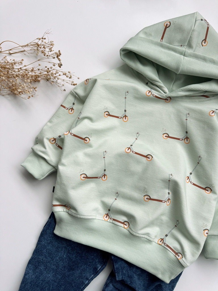 Bluza dziecięca z kapturem hulajnogi