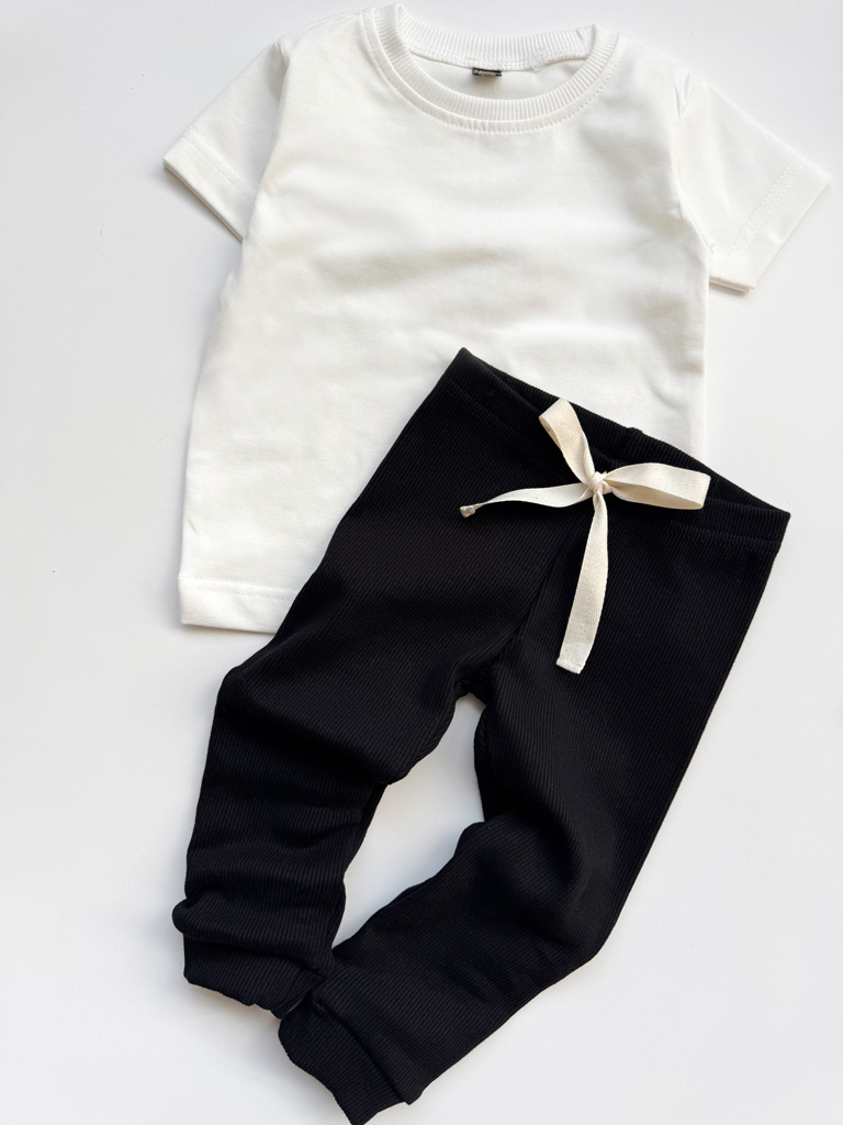 Legginsy niemowlęce prążkowane czarne - obrazek 3