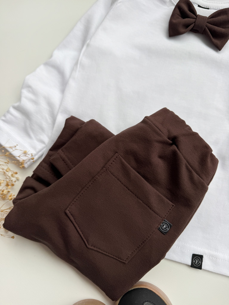 Spodnie dla chłopca czekoladowe z guzikami - obrazek 3