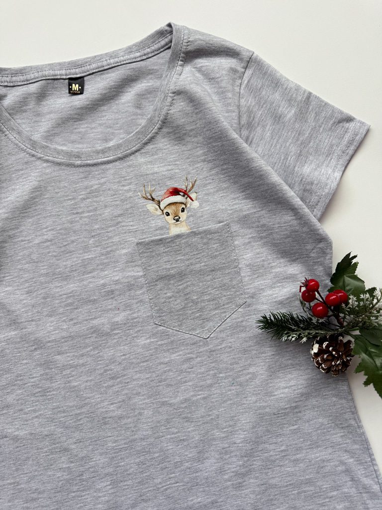 Szara koszulka damska świąteczna sarenka w kieszonce