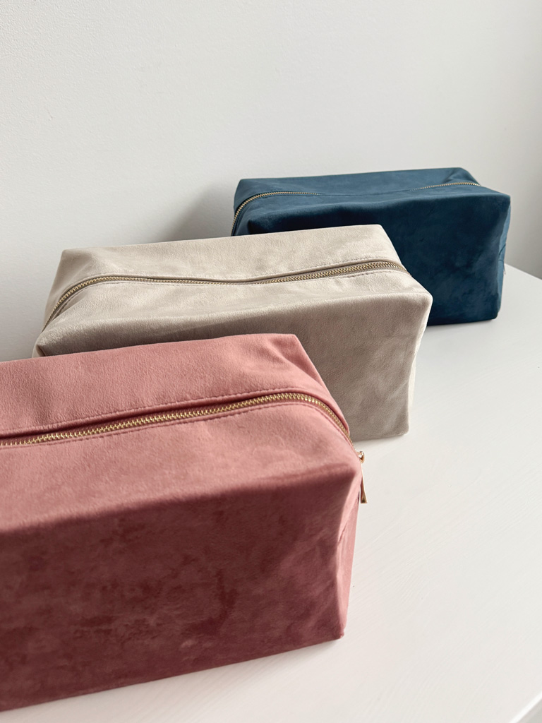 Kosmetyczka z nadrukiem inicjałów - obrazek 3