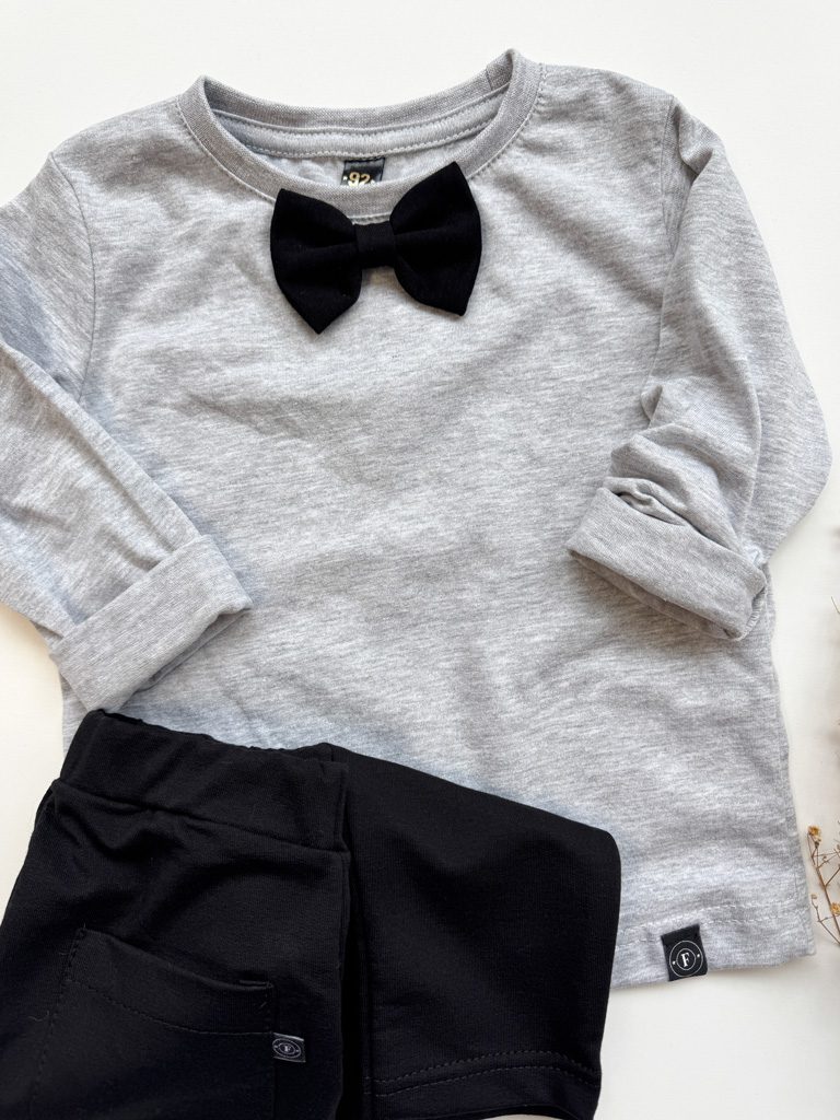 Szara koszulka/body z czarną muchą