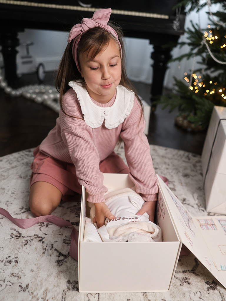 Maskotka króliczek beżowy w sweterku + pudełko domek - obrazek 7