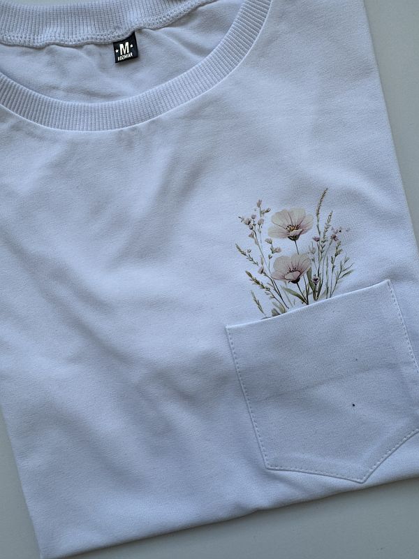 Koszulka biała damska kwiaty w kieszeni rozmiar M