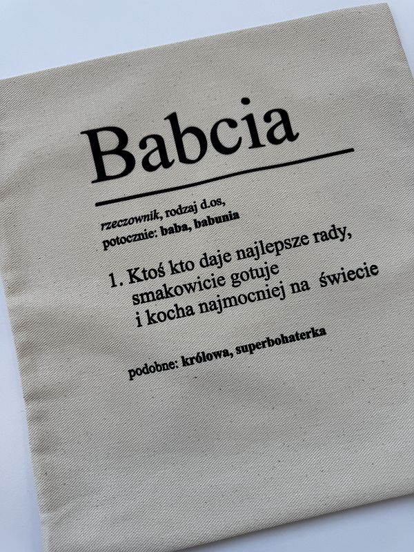 Poszewka z nadrukiem definicji babci