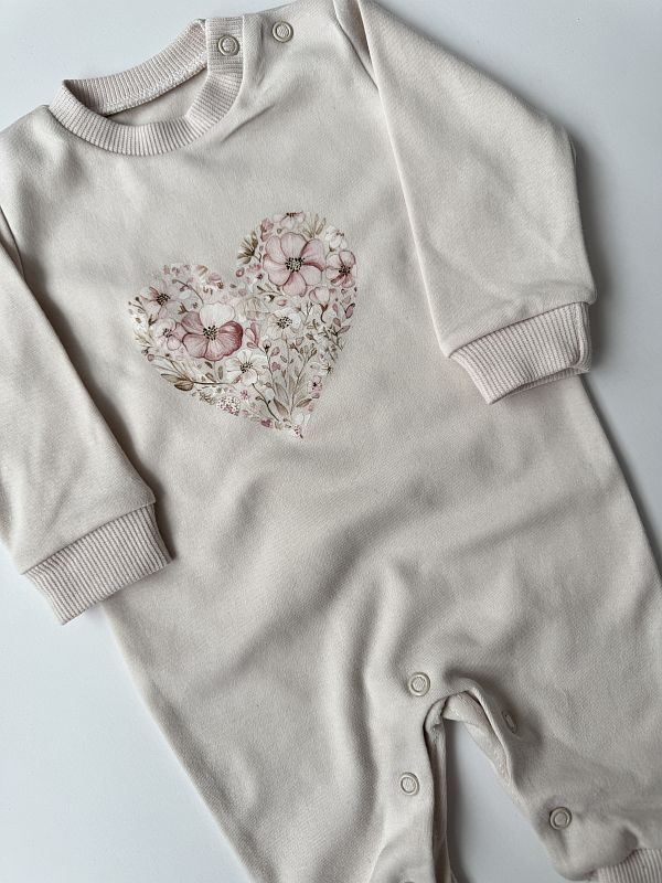 Pajac bez stópek beżowy kwiatowe serce rozmiar 56