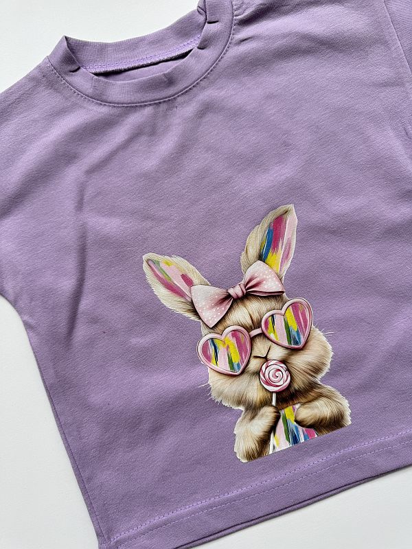 Koszulka liliowa krótki rękaw z nadrukiem króliczka rozmiar 80