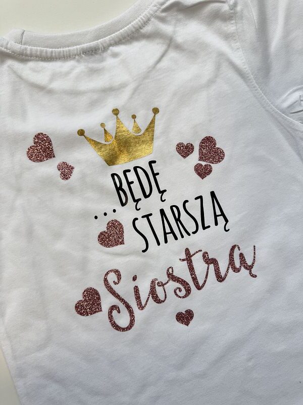 Koszulka biała krótki rękaw nadruk dwustronny mam sekret będę starszą siostrą rozmiar 104