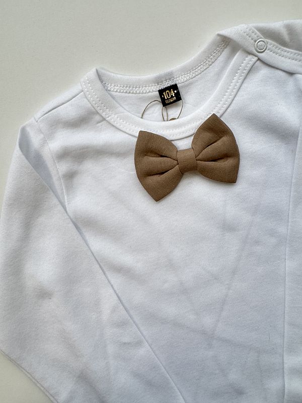 Body białe długi rękaw beżowa mucha rozmiar 104