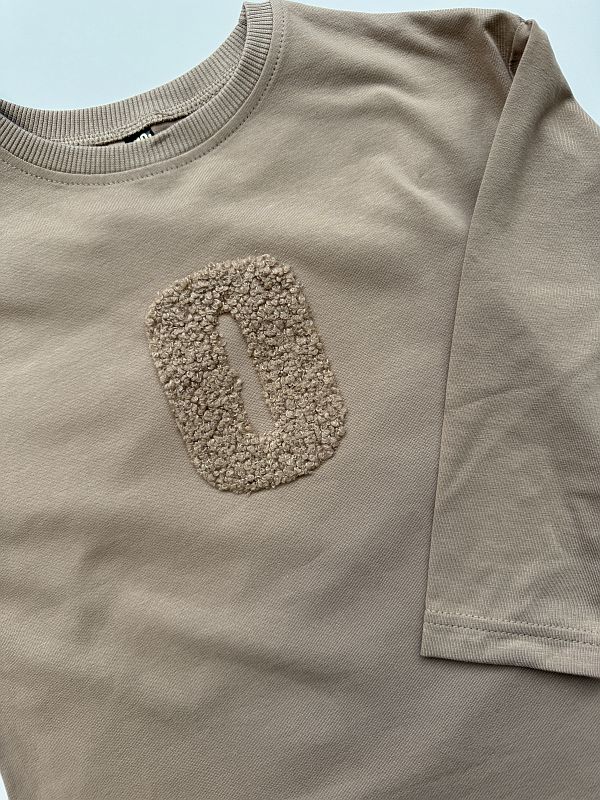 Koszulka kawowa długi rękaw pluszowy inicjał O rozmiar 110