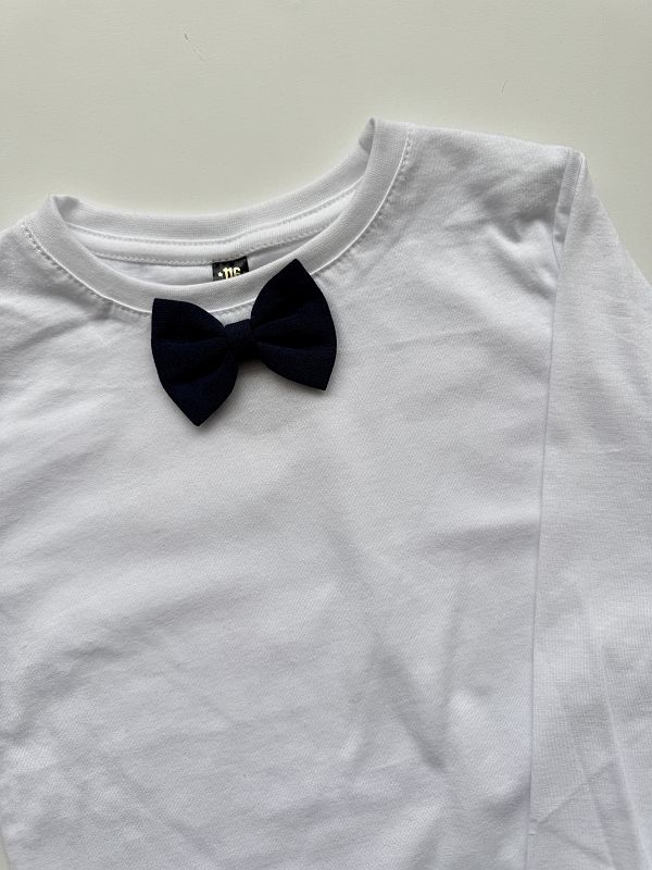 Koszulka biała długi rękaw czarna mucha rozmiar 116