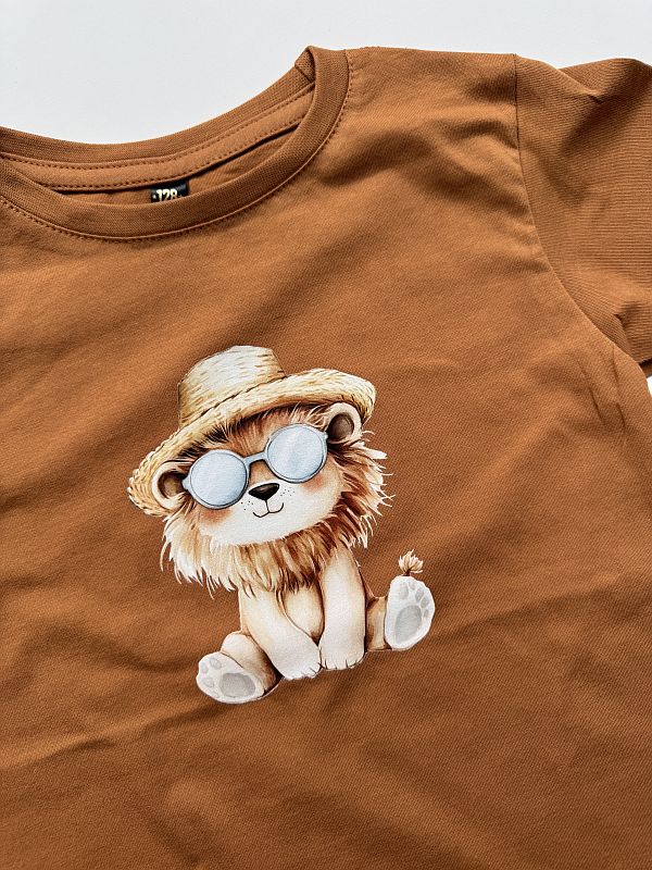 Koszulka cynamonowa krótki rękaw lew w kapeluszu rozmiar 128