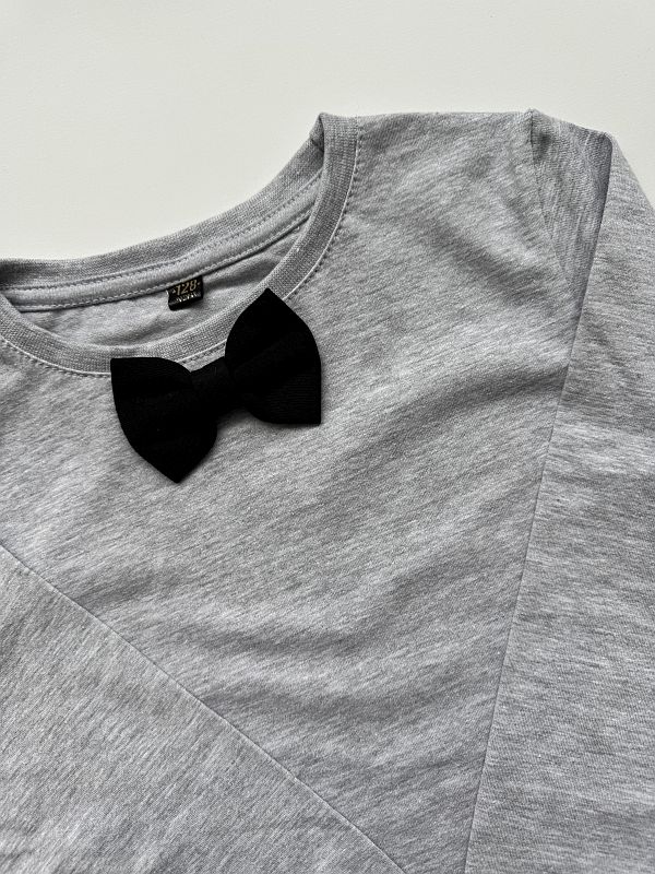 Koszulka szara długi rękaw z czarną muchą rozmiar 128