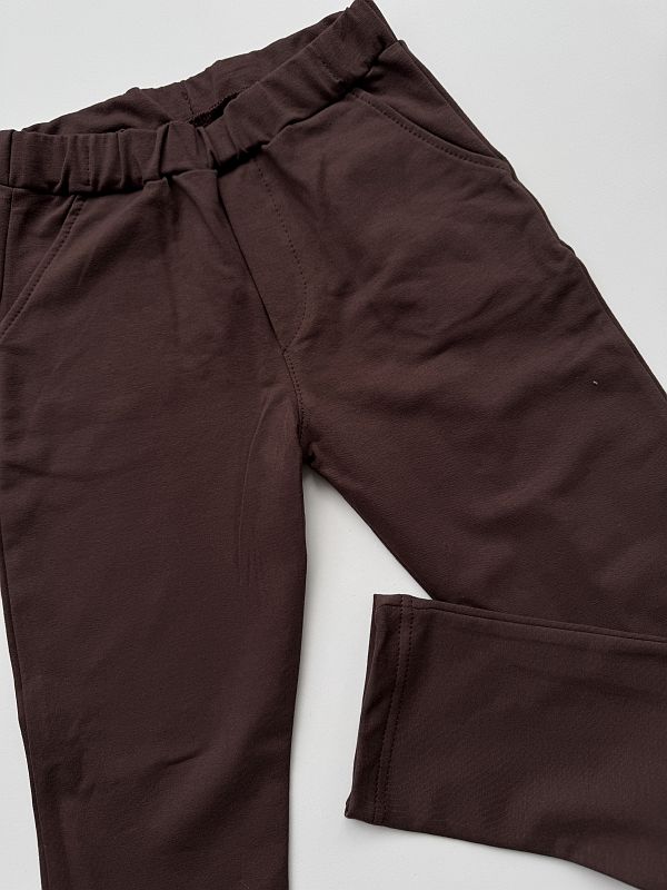 Spodnie dresowe czekoladowe rozmiar 122