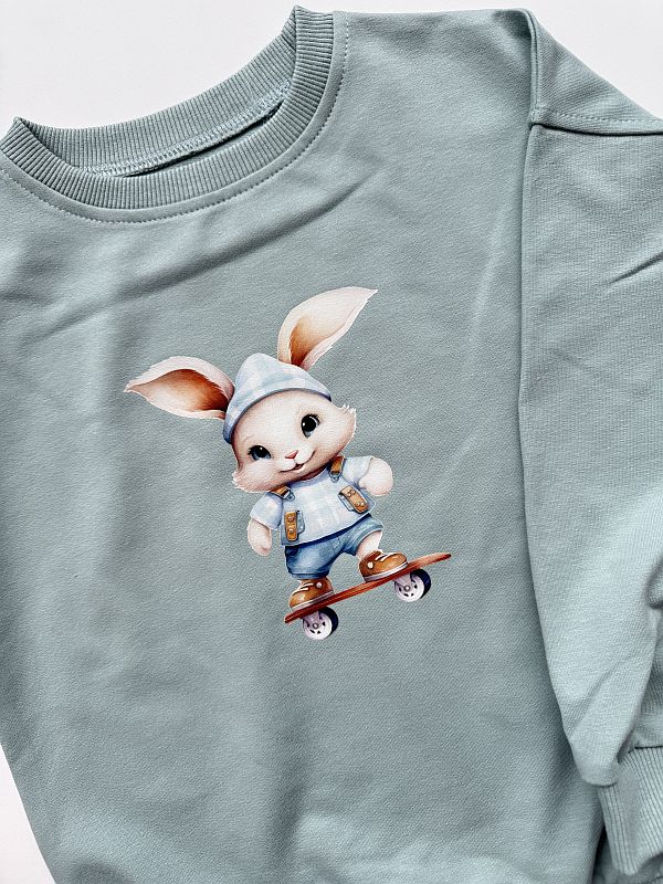 Bluza miętowa królik na deskorolce rozmiar 116