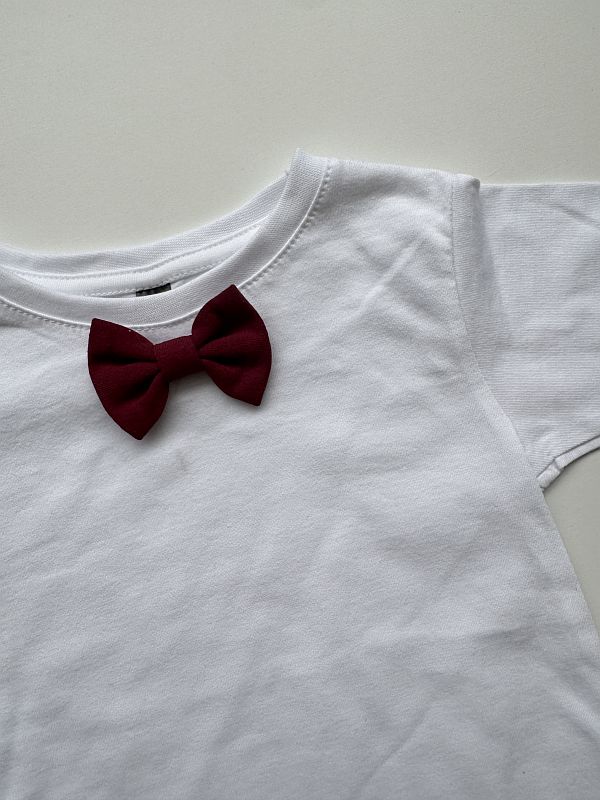 Koszulka biała krótki rękaw bordowa mucha rozmiar 104