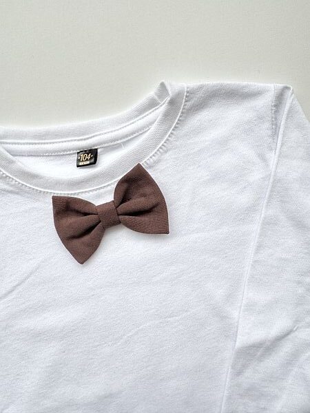 Koszulka biała długi rękaw brązowa mucha rozmiar 104