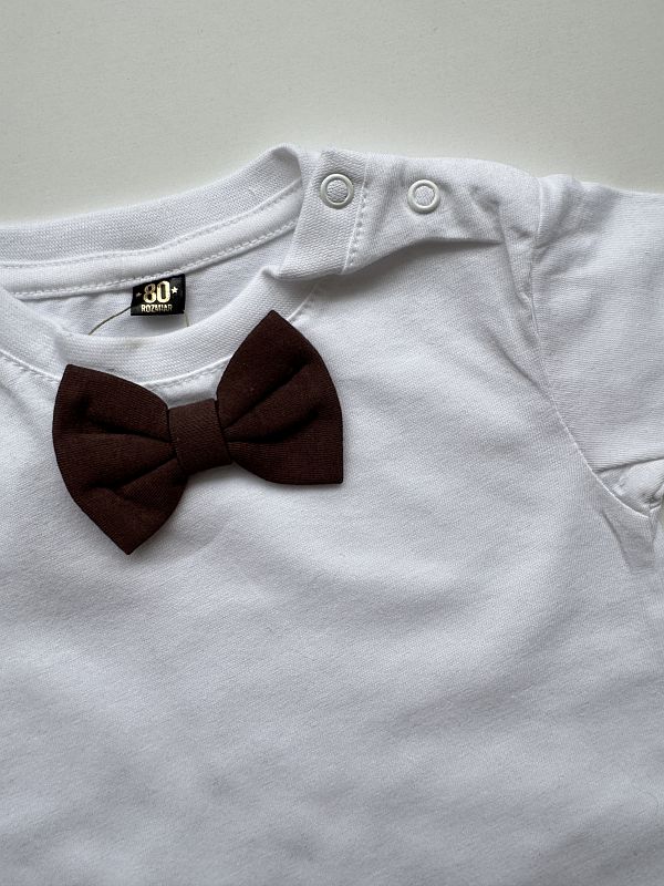 Koszulka biała krótki rękaw bordowa mucha rozmiar 80