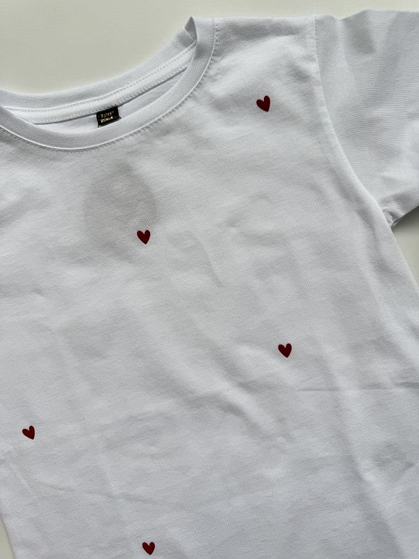 Koszulka biała krótki rękaw serduszka rozmiar 128