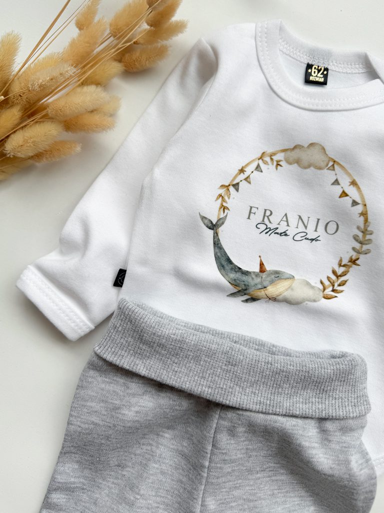 Body niemowlęce z nadrukiem wieńca z wielorybem