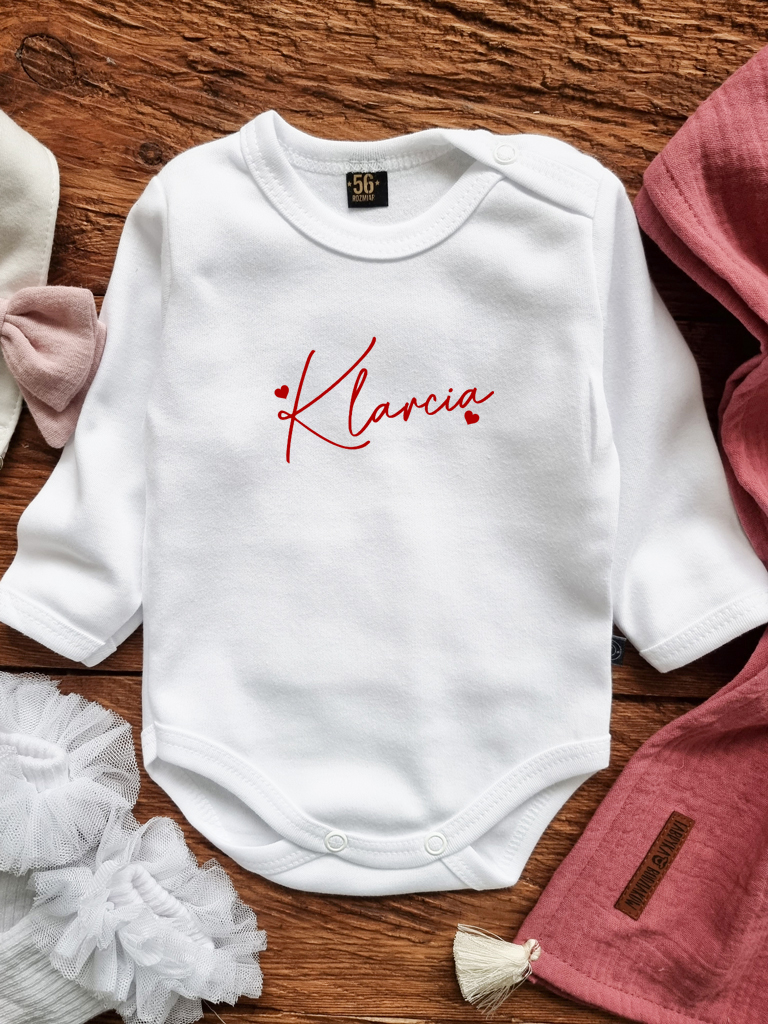 Body dla niemowlaka imię z serduszkami